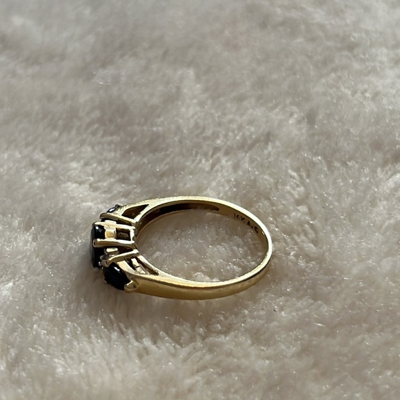 Blue sapphire 14 k gold and diamonds ladies solitaire ring - Picture 7 of 8